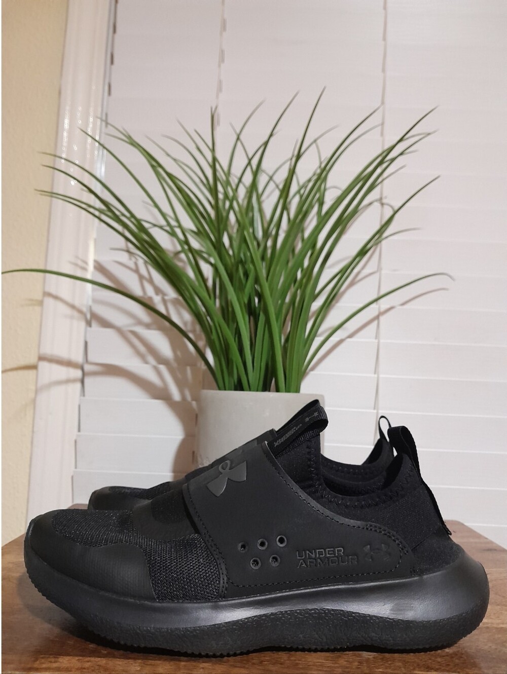 Under Armour Very Lightweight Triple Black Run Play Athletic Men's 8.5